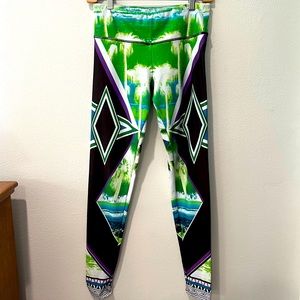 Onzie yoga leggings multicolor palm trees print size M/L